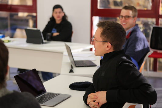 Deja de perder el tiempo intentando ser feliz:  La busqueda de la realizacion personal